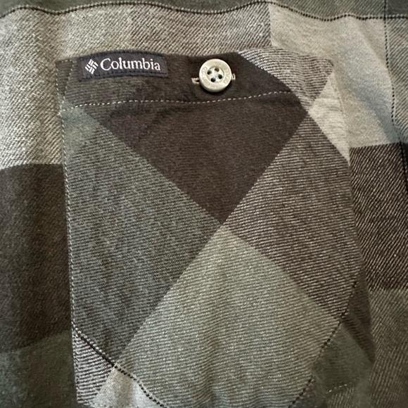 Men’s Columbia long sleeve flannel - Picture 2 of 3